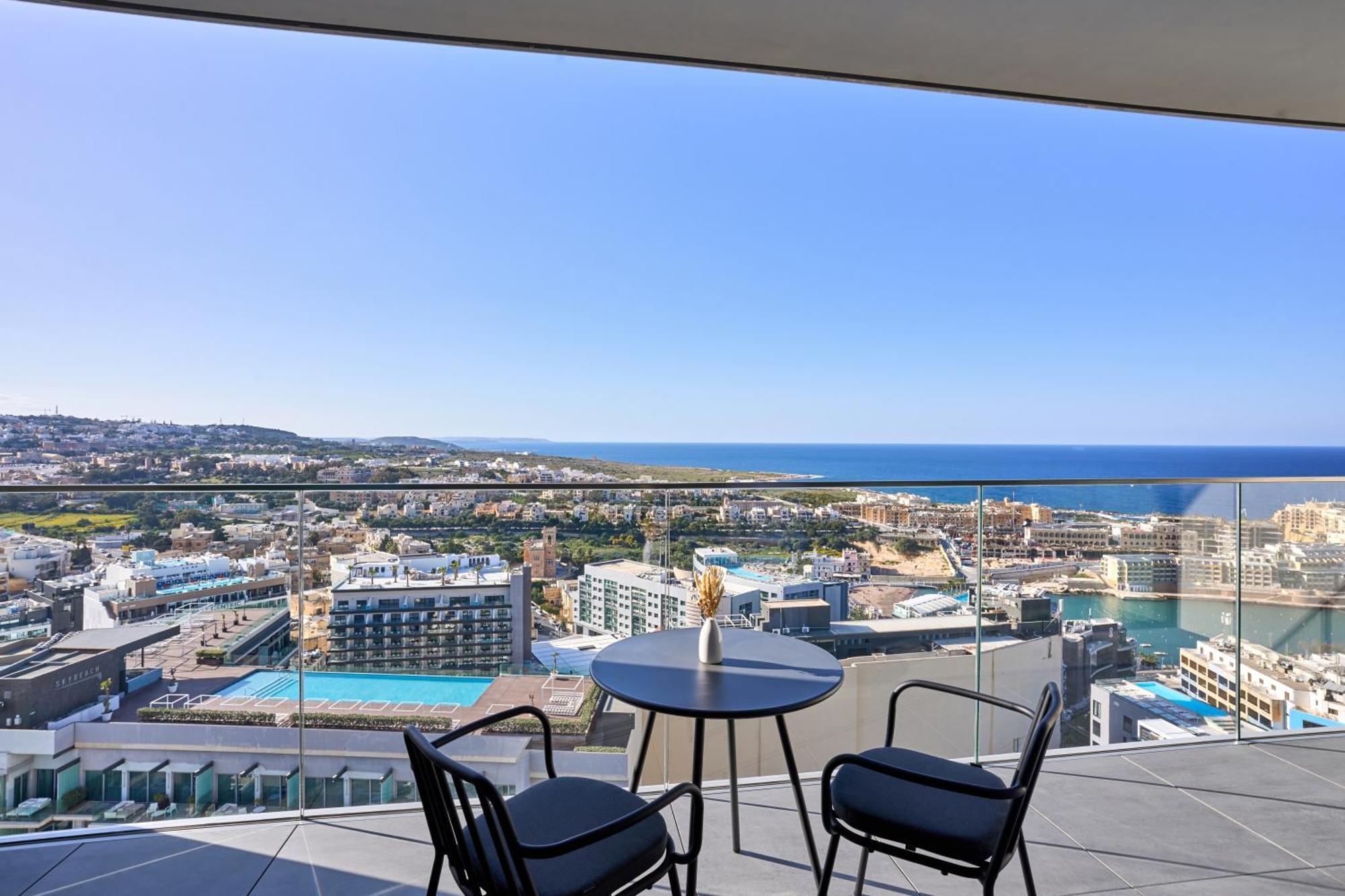 High-rise Elegance 18th Floor With Stunning Sea Views Saint Julian's